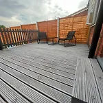 Purcell Guest House - Cosy Stay - Terrace - Entire 2 Story House - Contractors - Family - Sleeps 5 - 2 Kingsize Or 4 Single Beds - Sofa Bed -