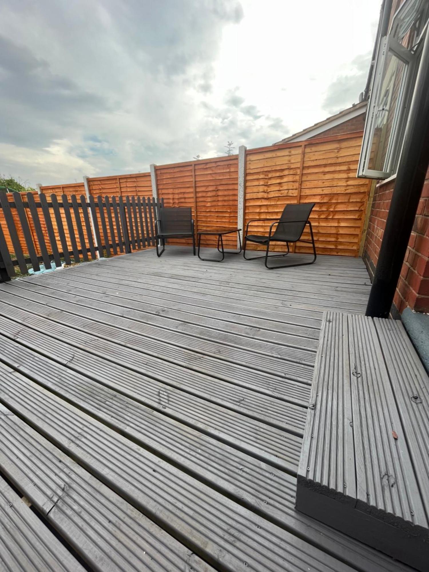 Purcell - Cosy - Terrace - Entire 2 Story House - Contractors - Family - Sleeps 5 - 2 Kingsize Or 4 Single Beds - Sofa Bed - Holiday home