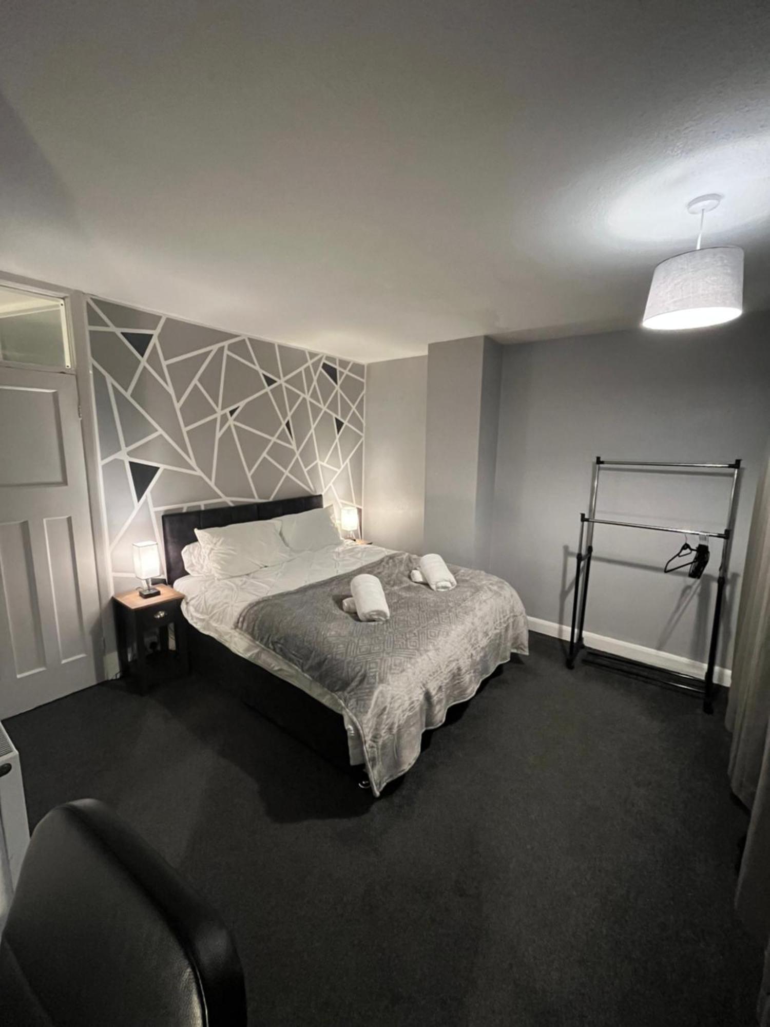 Purcell - Cosy - Terrace - Entire 2 Story House - Contractors - Family - Sleeps 5 - 2 Kingsize Or 4 Single Beds - Sofa Bed - * Coventry