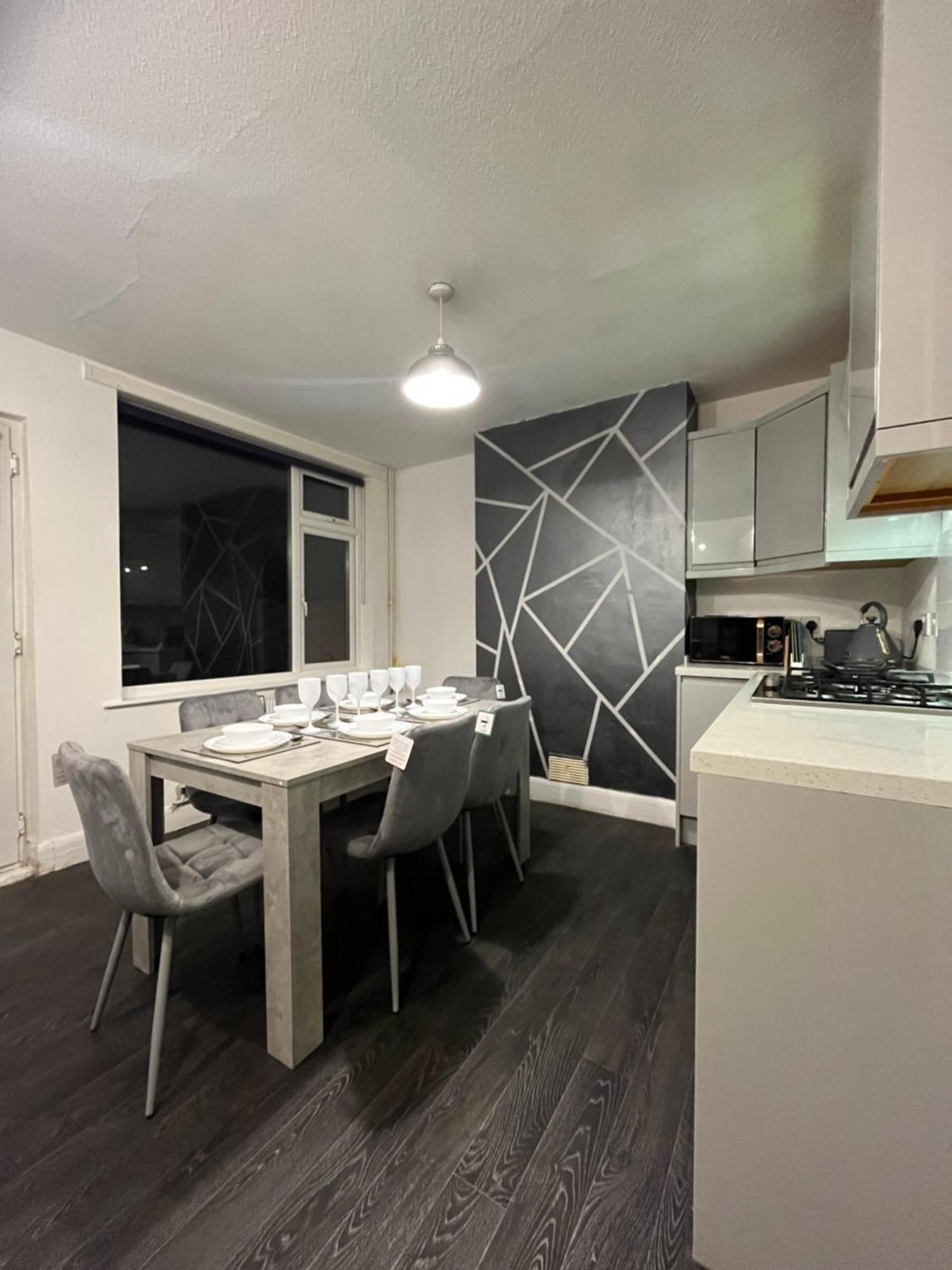 Purcell - Cosy - Terrace - Entire 2 Story House - Contractors - Family - Sleeps 5 - 2 Kingsize Or 4 Single Beds - Sofa Bed - Coventry