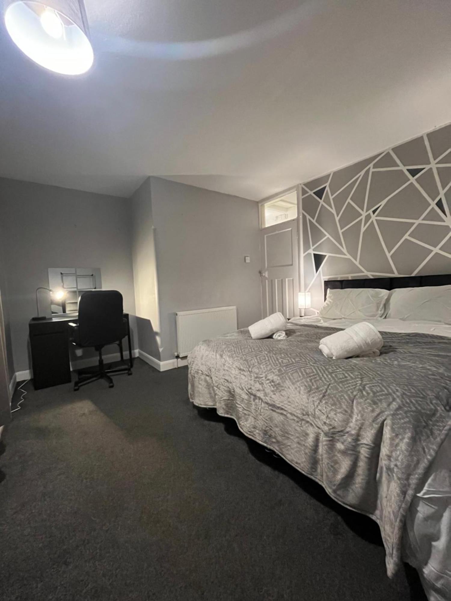 Holiday home Purcell - Cosy - Terrace - Entire 2 Story House - Contractors - Family - Sleeps 5 - 2 Kingsize Or 4 Single Beds - Sofa Bed -