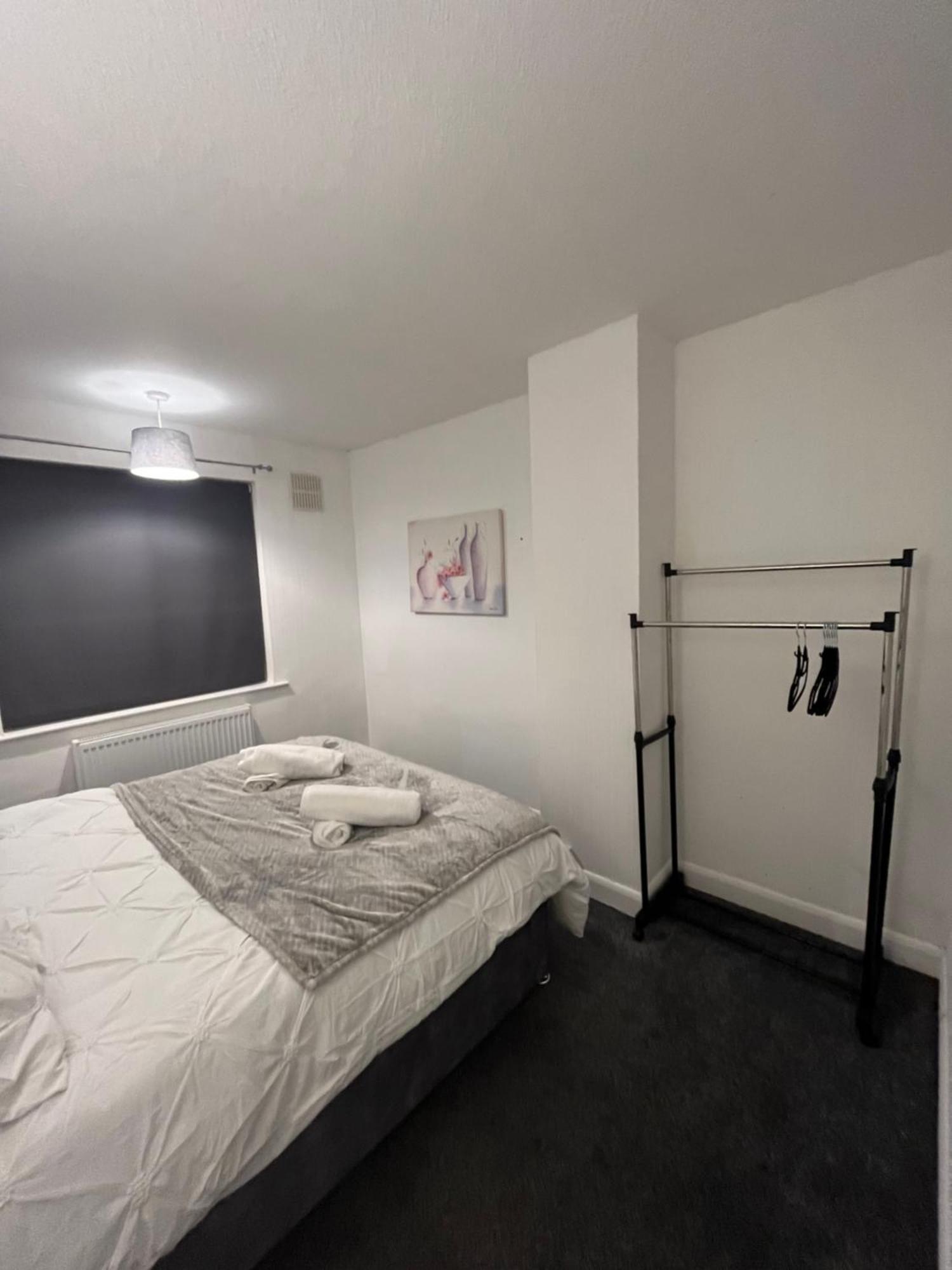Purcell - Cosy - Terrace - Entire 2 Story House - Contractors - Family - Sleeps 5 - 2 Kingsize Or 4 Single Beds - Sofa Bed - Holiday home Coventry