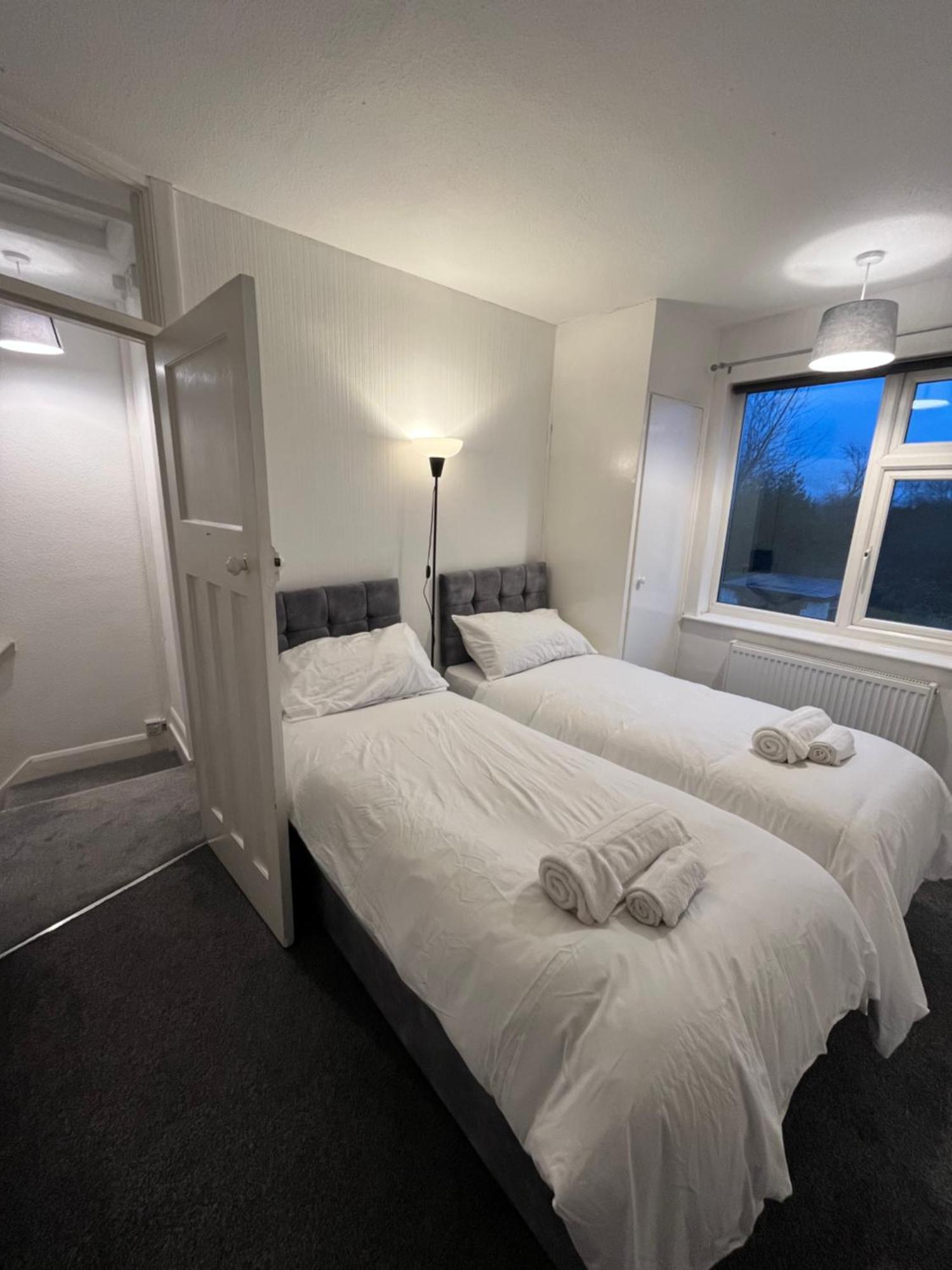 Purcell - Cosy - Terrace - Entire 2 Story House - Contractors - Family - Sleeps 5 - 2 Kingsize Or 4 Single Beds - Sofa Bed - Coventry
